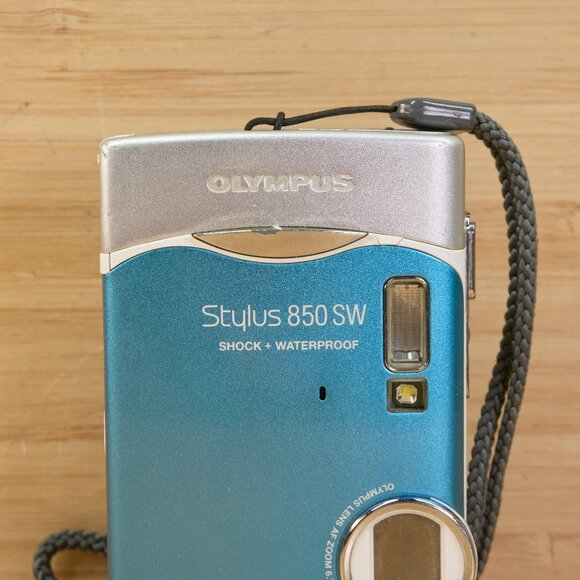 Olympus Stylus 850SW / 8MP Digital Camera / 3x Optical Zoom / Blue - Picture 4 of 10